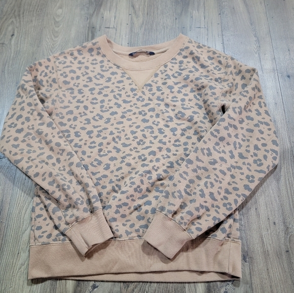 Abercrombie & Fitch Tops - Abercrombie and fitch Leopard Crew size xs
